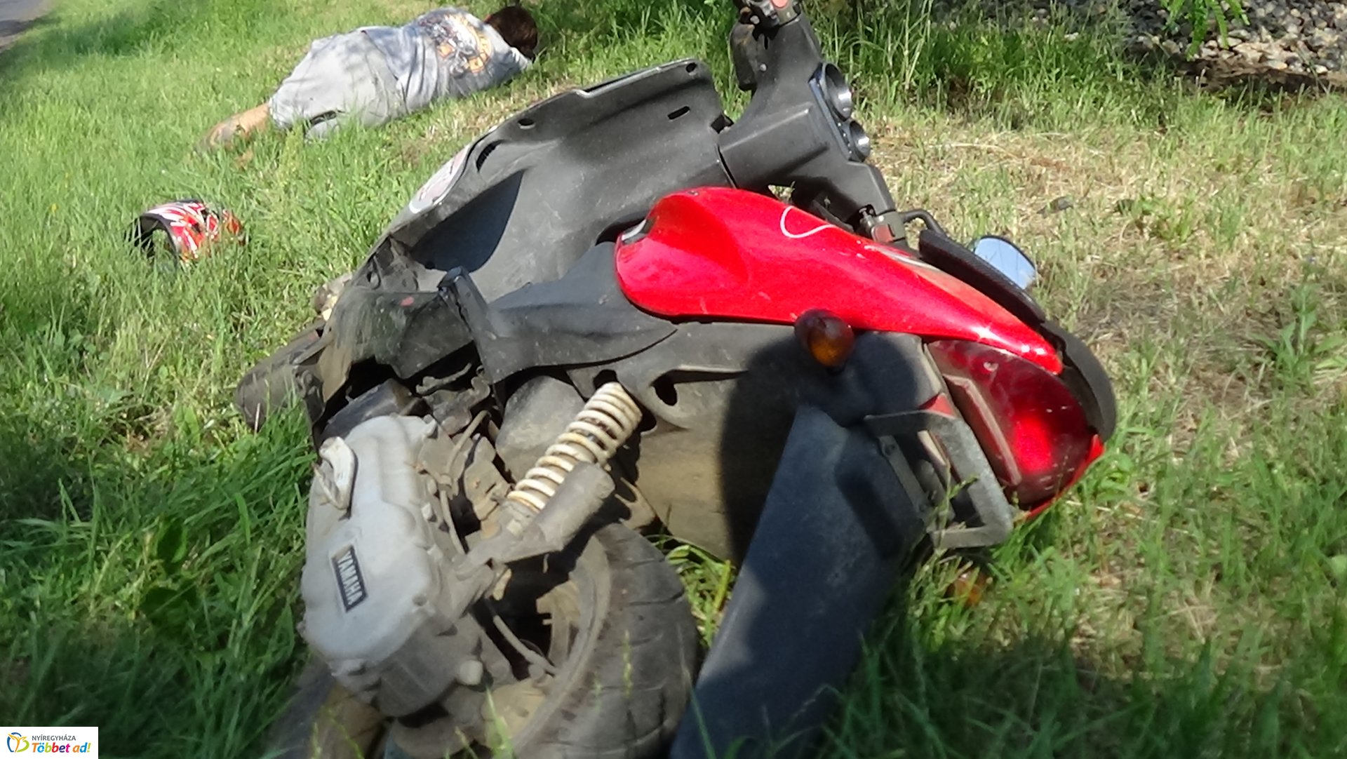 Árokba csapódott egy robogós a Kemecsei úton