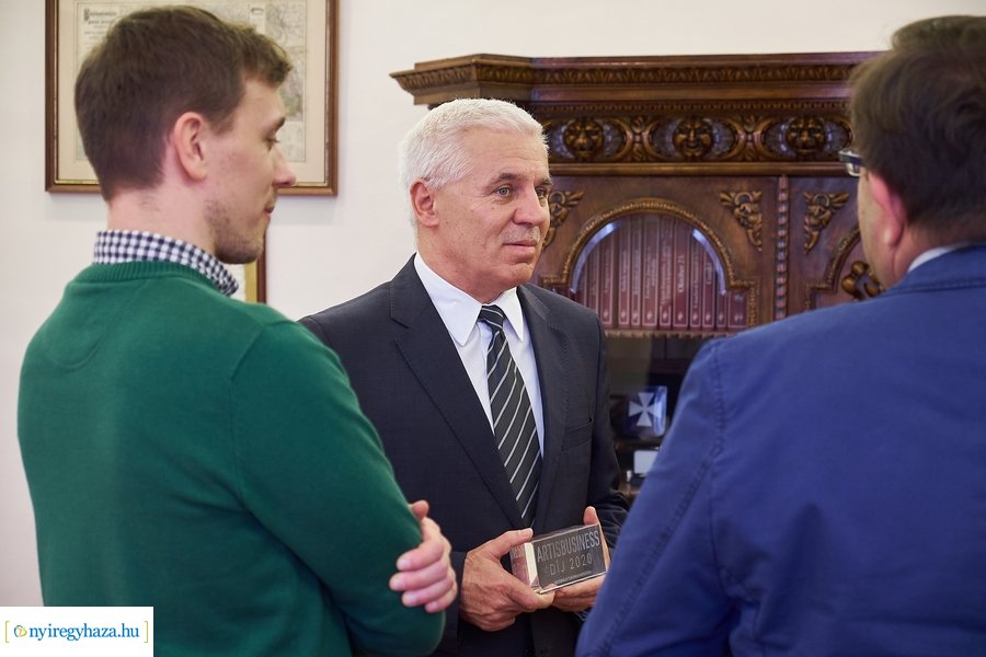 Art is business díjátadó