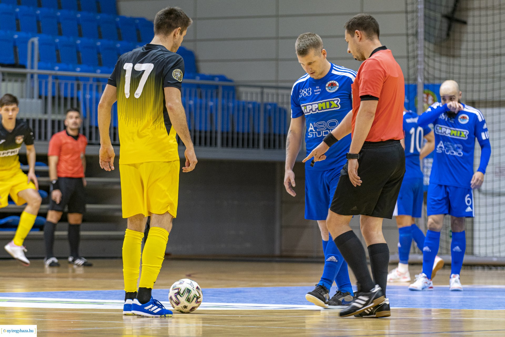 A’Studió Futsal Nyíregyháza–Rubeola FC futsal mérkőzés a Continental Arénéban