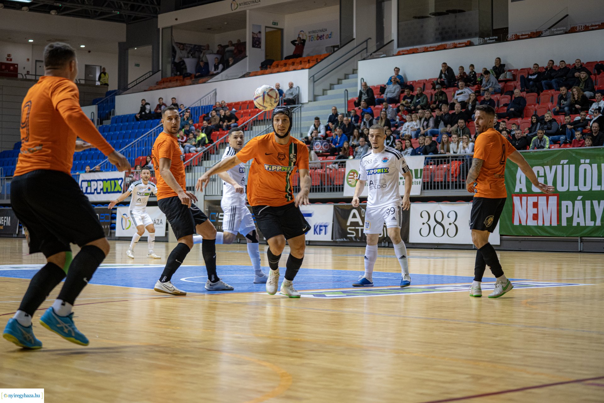 A'Stúdió Nyíregyháza vs Aramis SE futsal mérkőzés a Continental Arénában