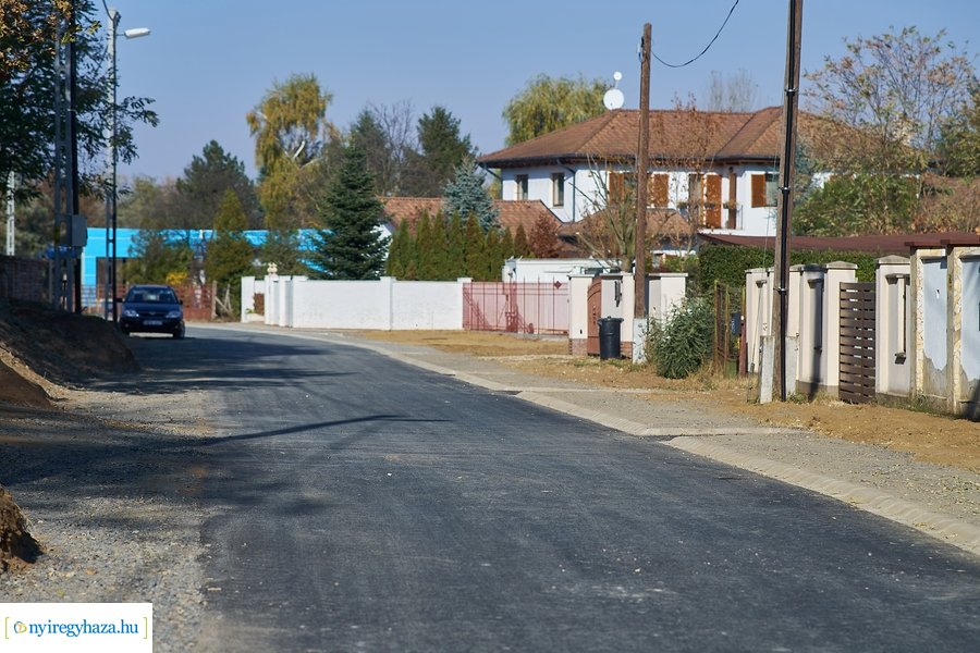 Aszfalt út lett a Szamos