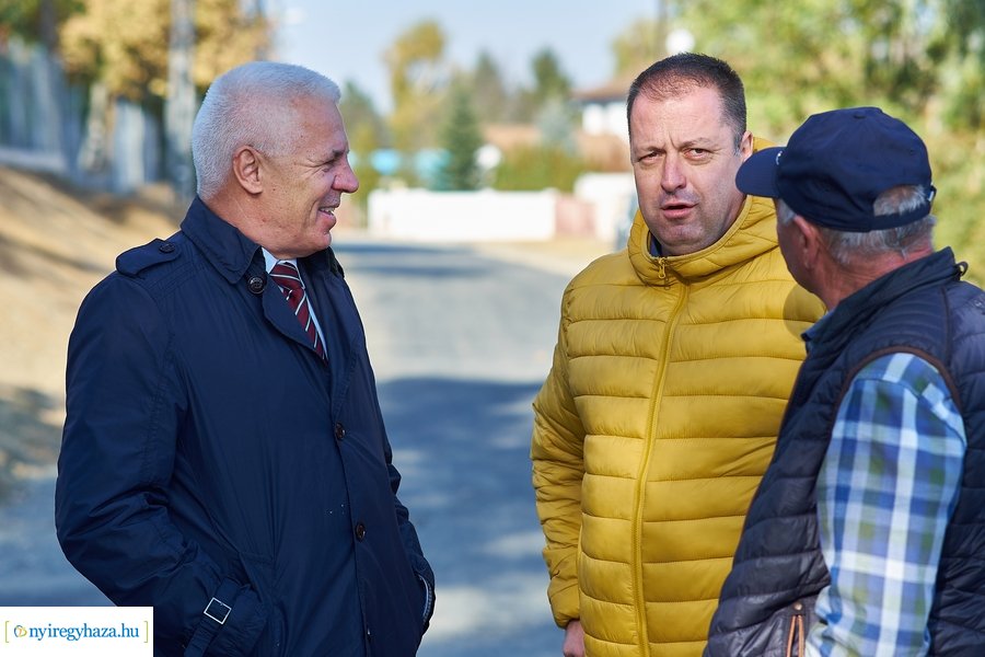 Aszfalt út lett a Szamos