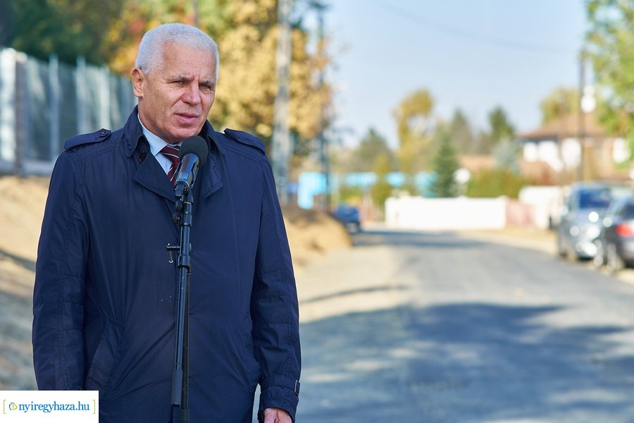 Aszfalt út lett a Szamos