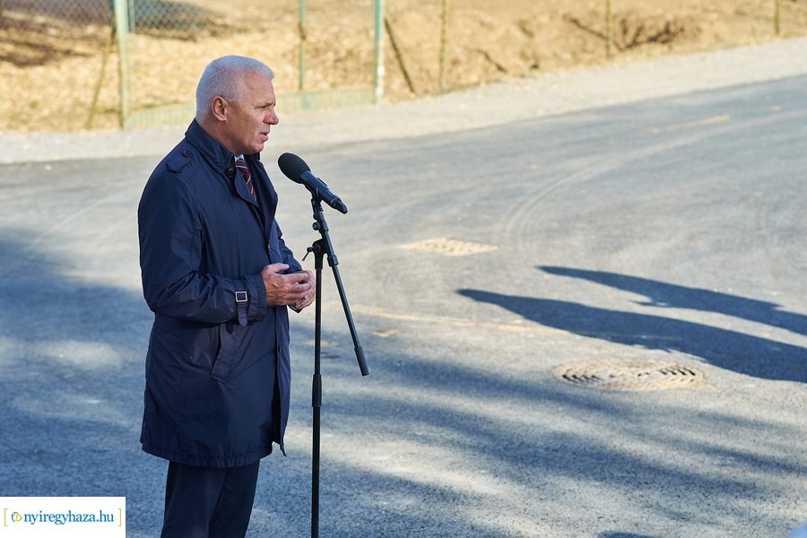 Aszfalt út lett a Szamos