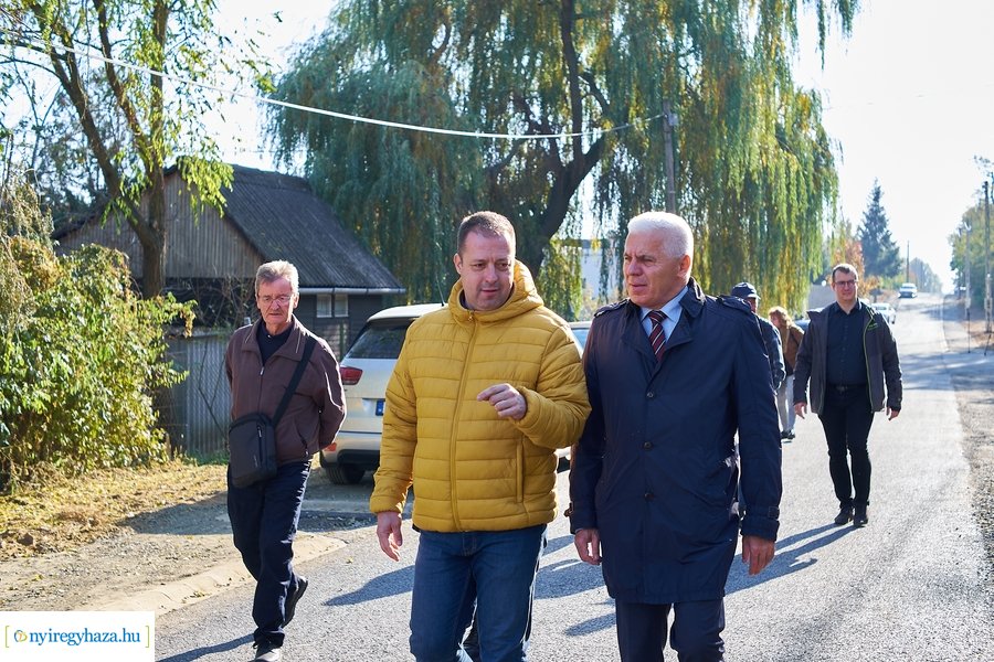 Aszfalt út lett a Szamos