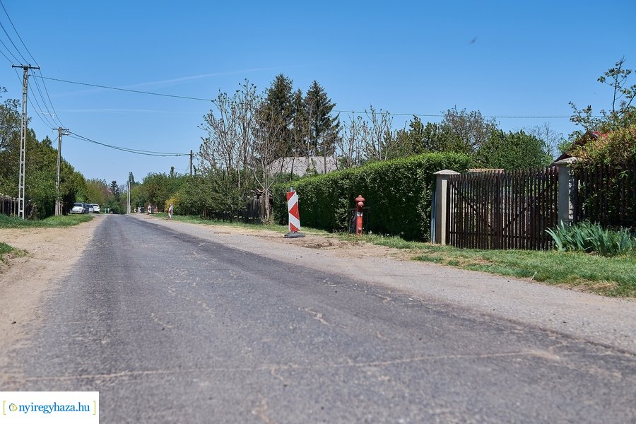 Aszfaltozás a Rókabokori úton