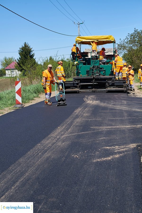 Aszfaltozás a Rókabokori úton