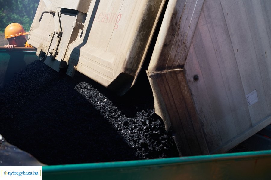 Aszfaltozás a Rókabokori úton