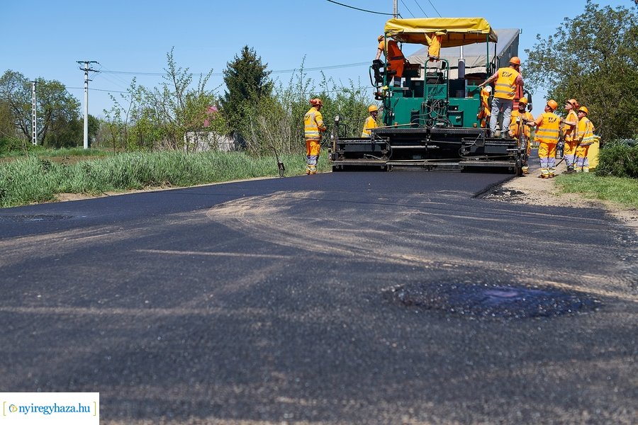Aszfaltozás a Rókabokori úton