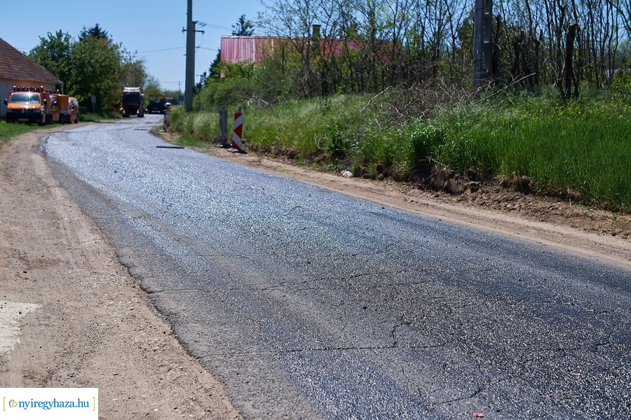Aszfaltozás a Rókabokori úton
