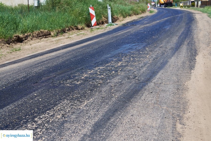 Aszfaltozás a Rókabokori úton