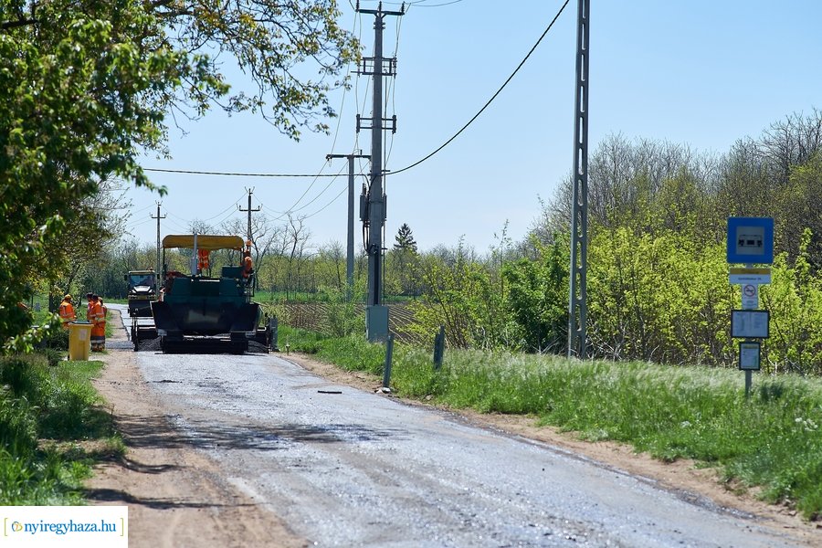 Aszfaltozás a Rókabokori úton