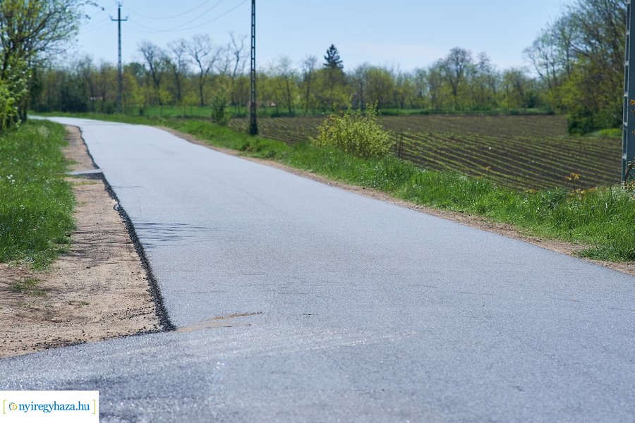 Aszfaltozás a Rókabokori úton