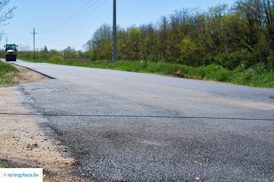 Aszfaltozás a Rókabokori úton