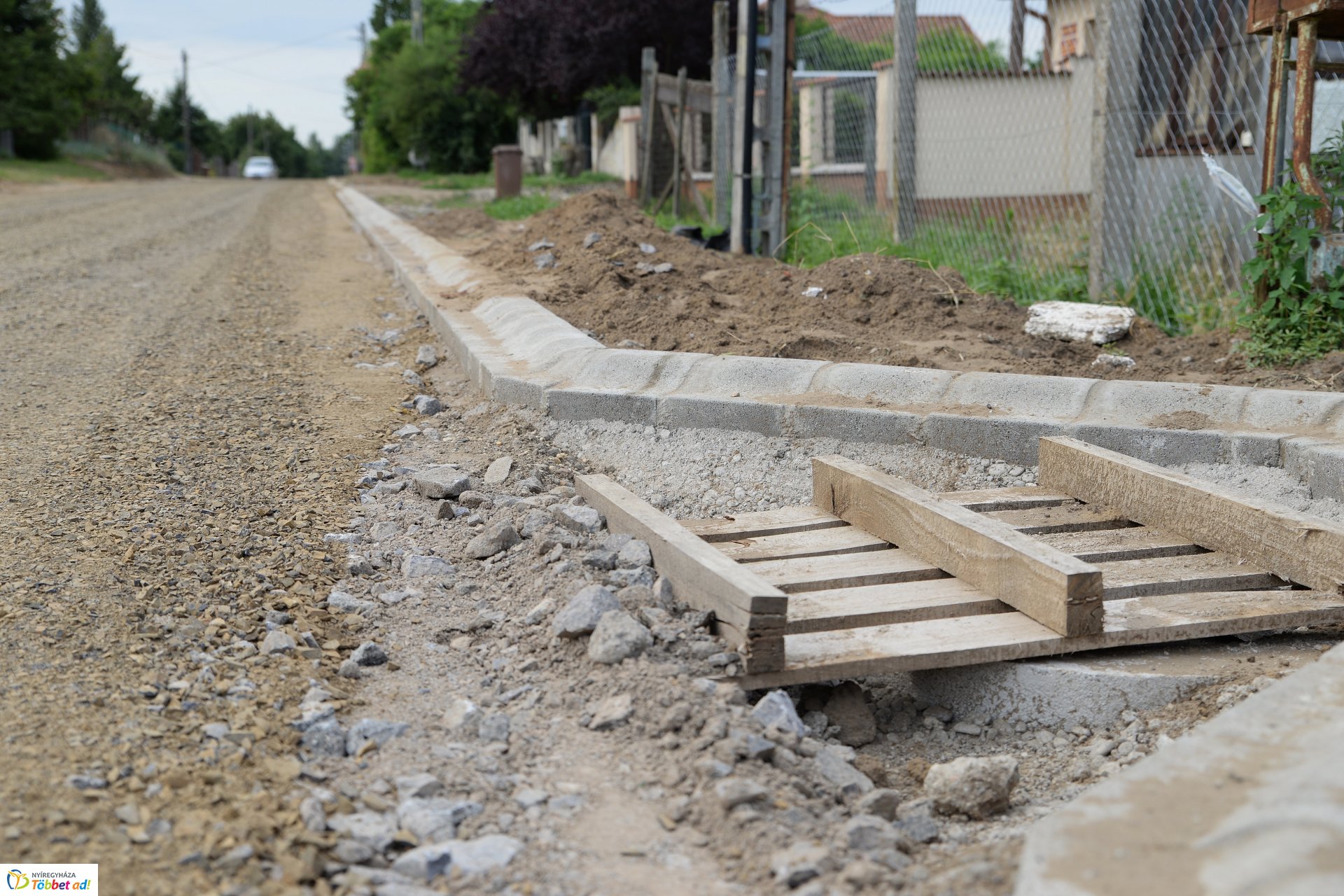 Aszfaltozás előtt az Aranykalász soron
