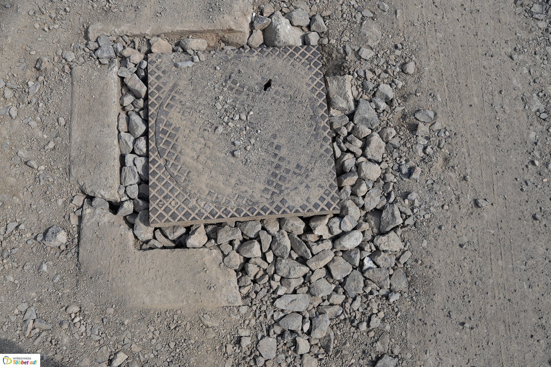 Aszfaltozás előtt az Aranykalász soron