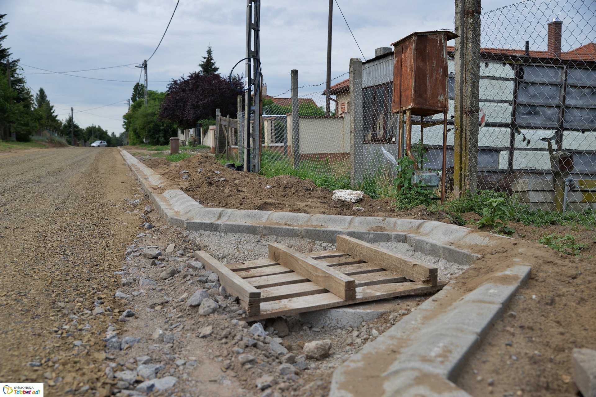 Aszfaltozás előtt az Aranykalász soron