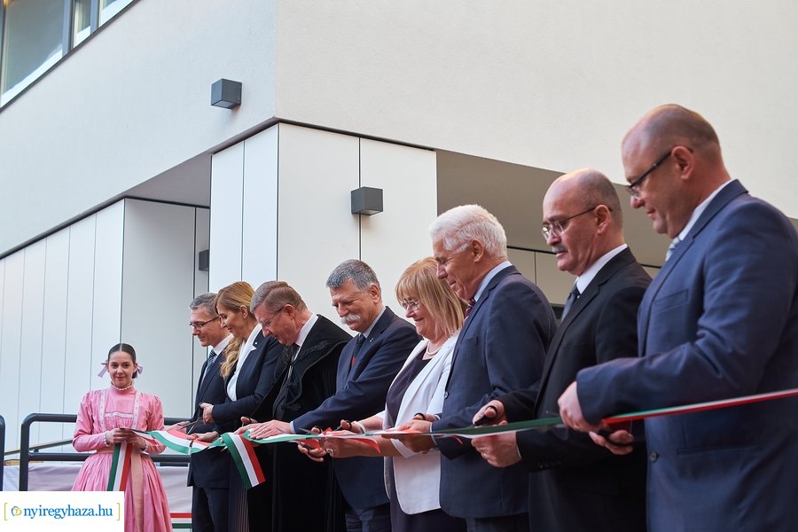 Átadták a református iskolát - 2022