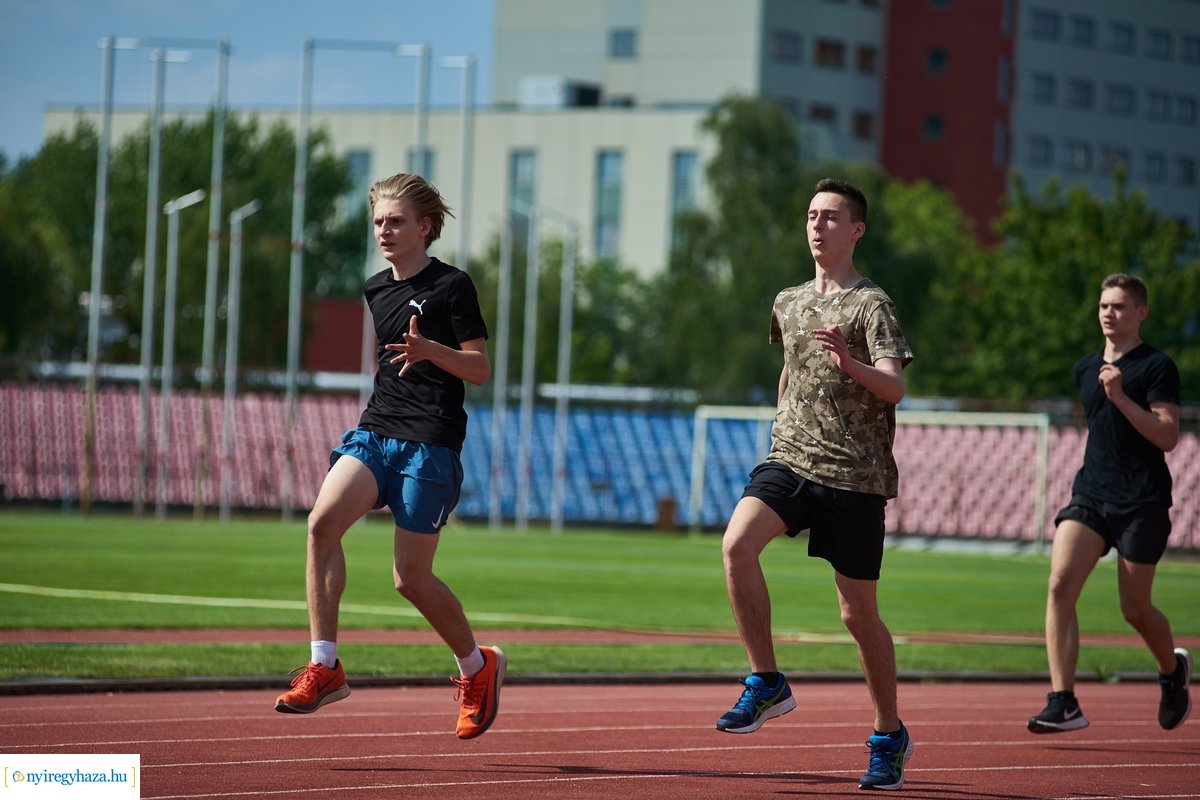 Atlétikai edzés a stadionban 20200518