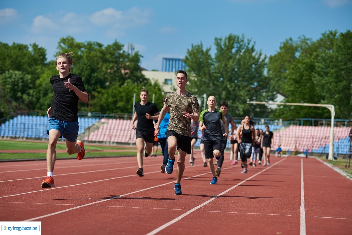 Atlétikai edzés a stadionban 20200518
