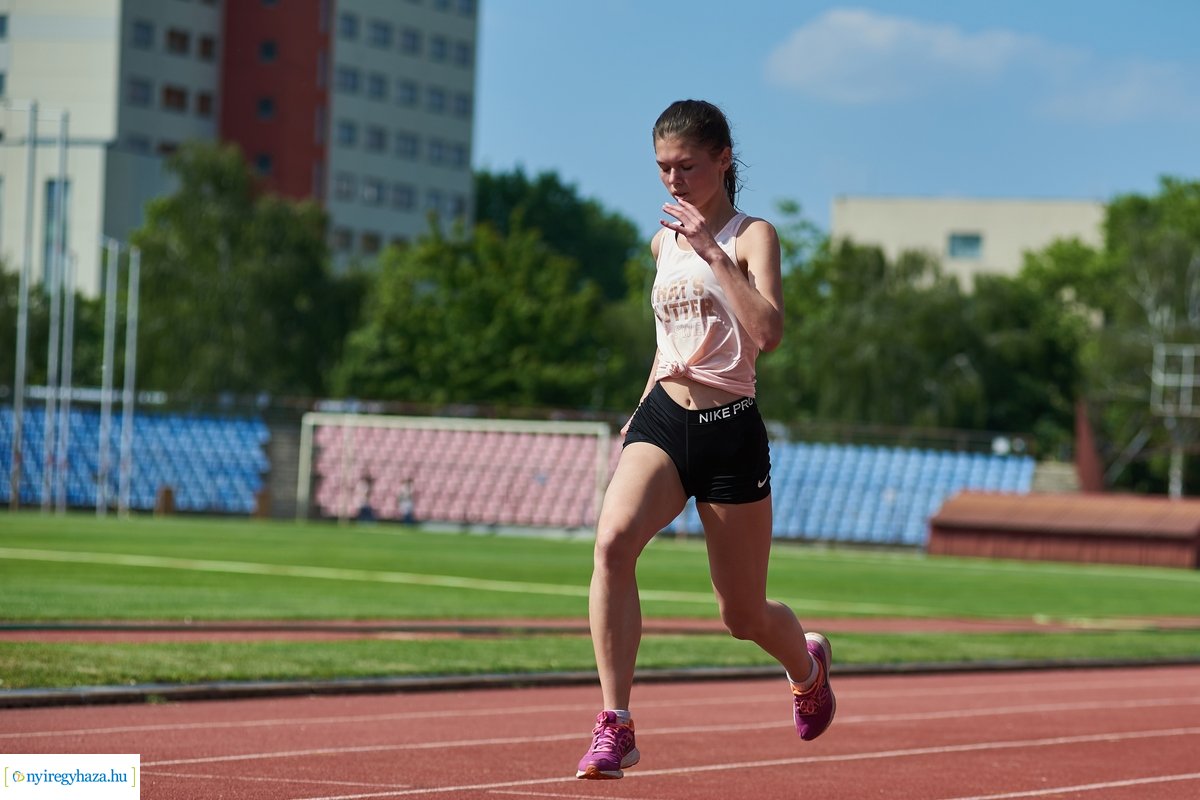 Atlétikai edzés a stadionban 20200518