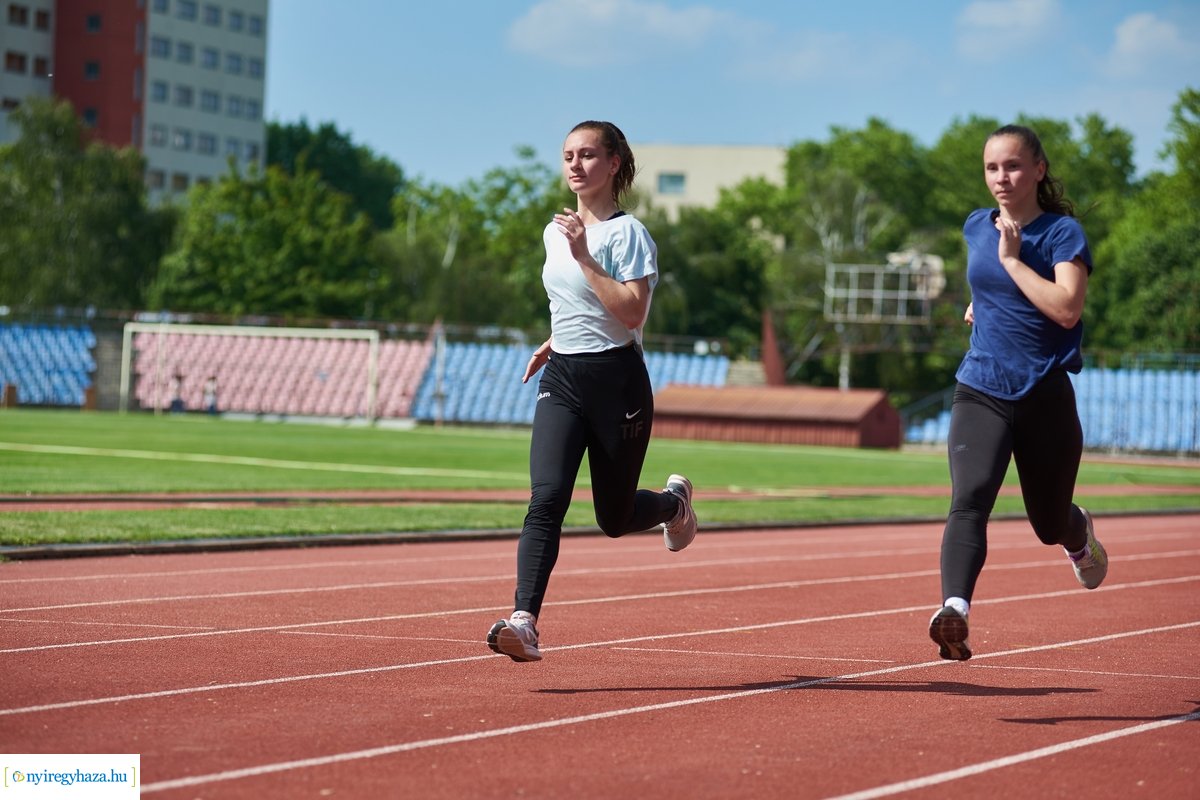 Atlétikai edzés a stadionban 20200518