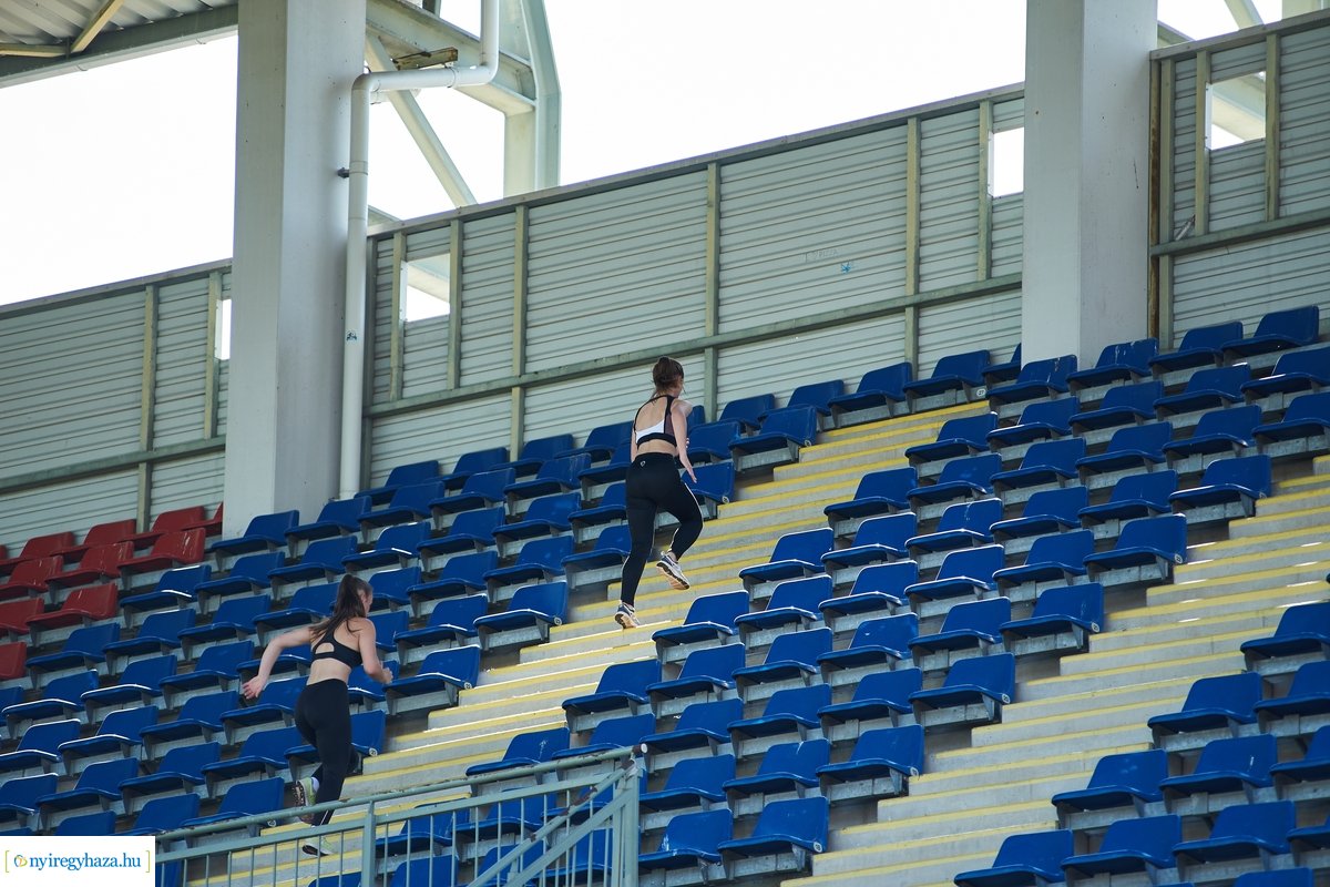 Atlétikai edzés a stadionban 20200518