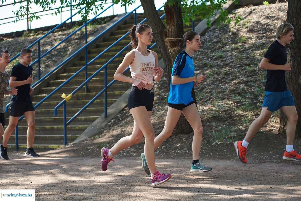 Atlétikai edzés a stadionban 20200518