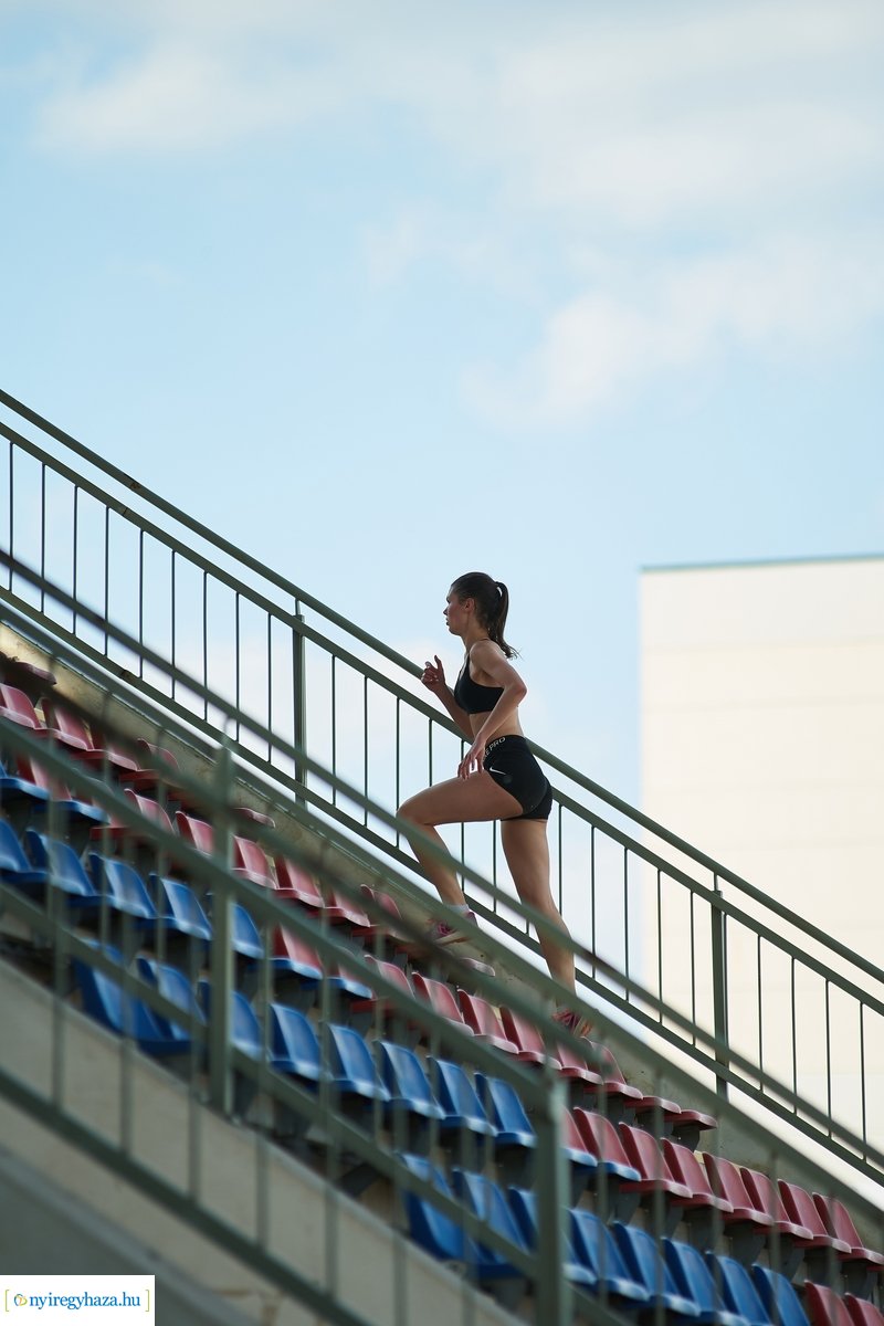 Atlétikai edzés a stadionban 20200518