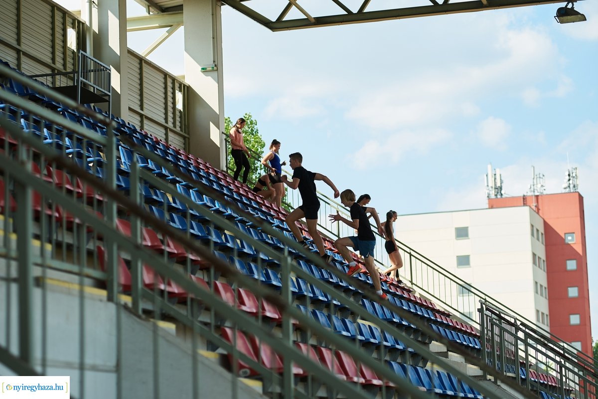 Atlétikai edzés a stadionban 20200518