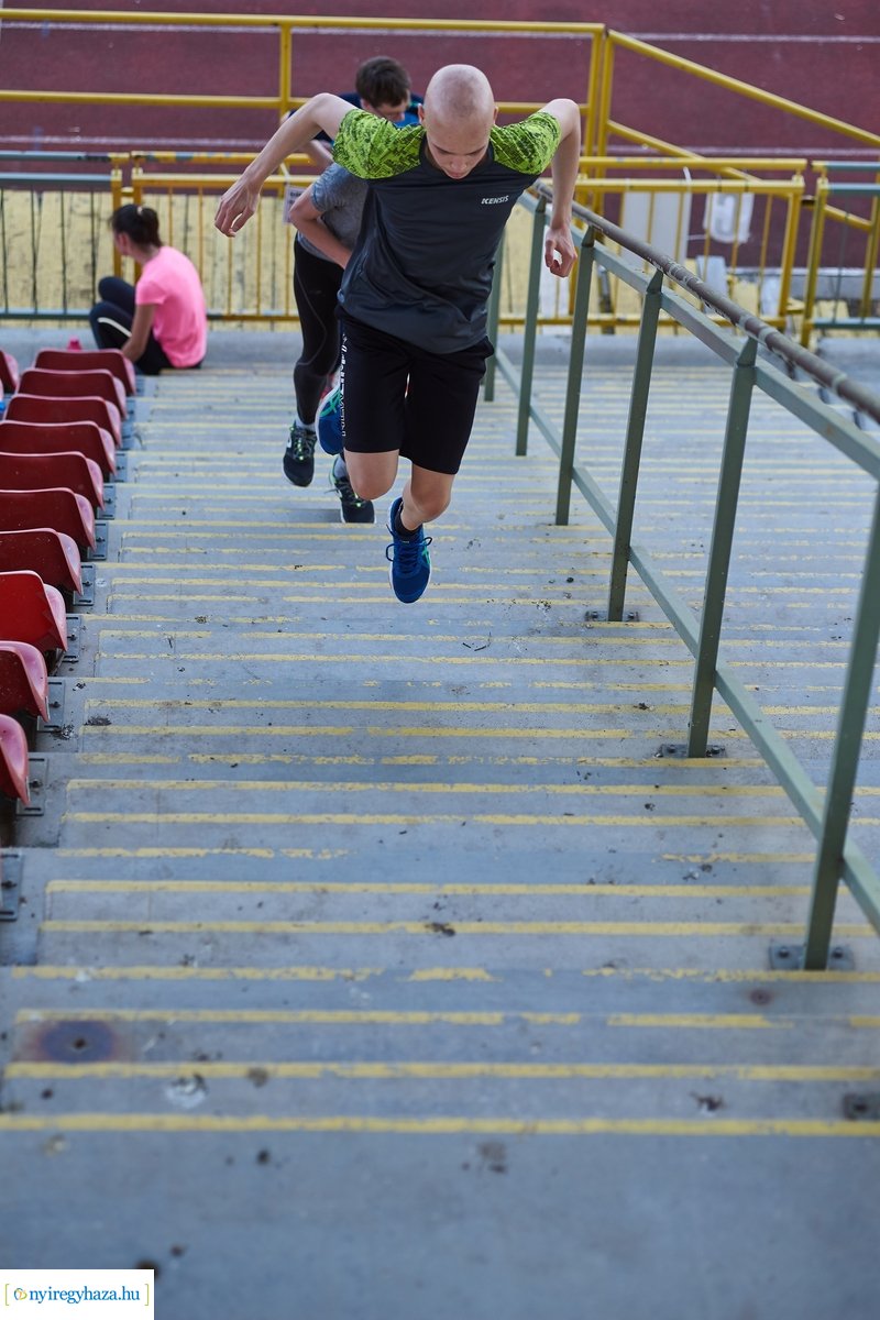 Atlétikai edzés a stadionban 20200518