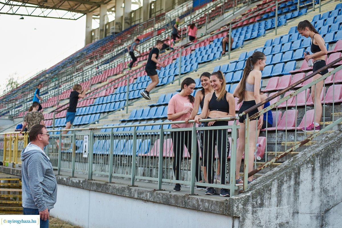 Atlétikai edzés a stadionban 20200518