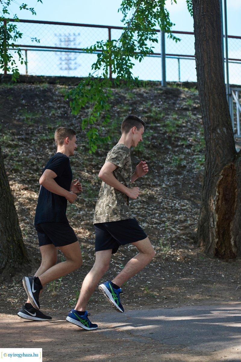Atlétikai edzés a stadionban 20200518