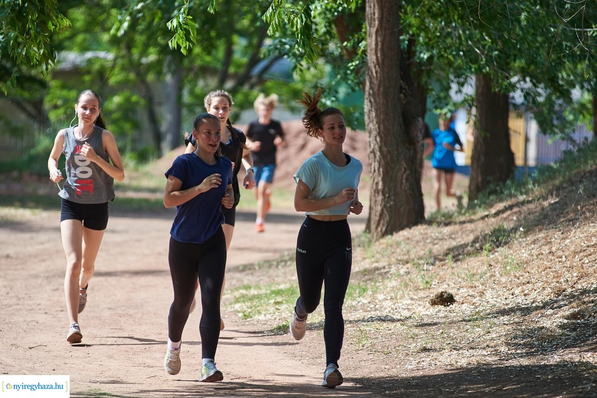 Atlétikai edzés a stadionban 20200518