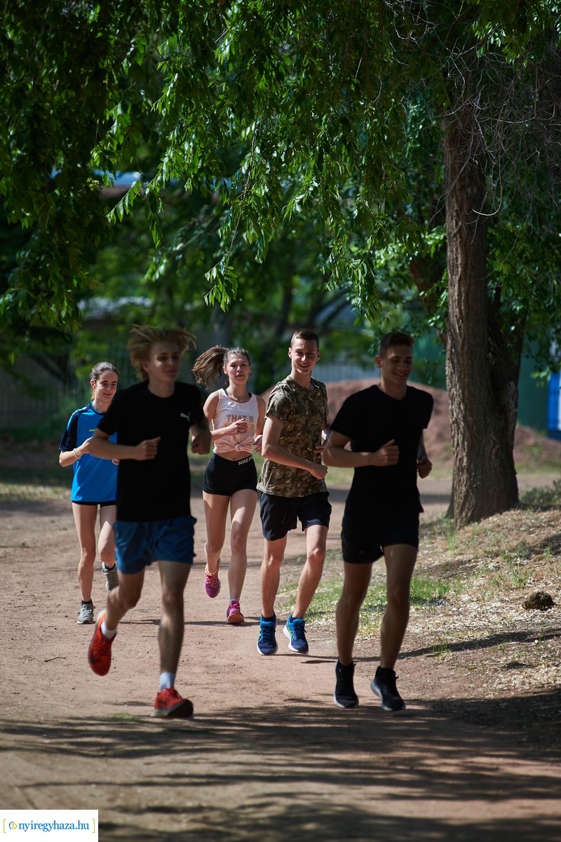 Atlétikai edzés a stadionban 20200518
