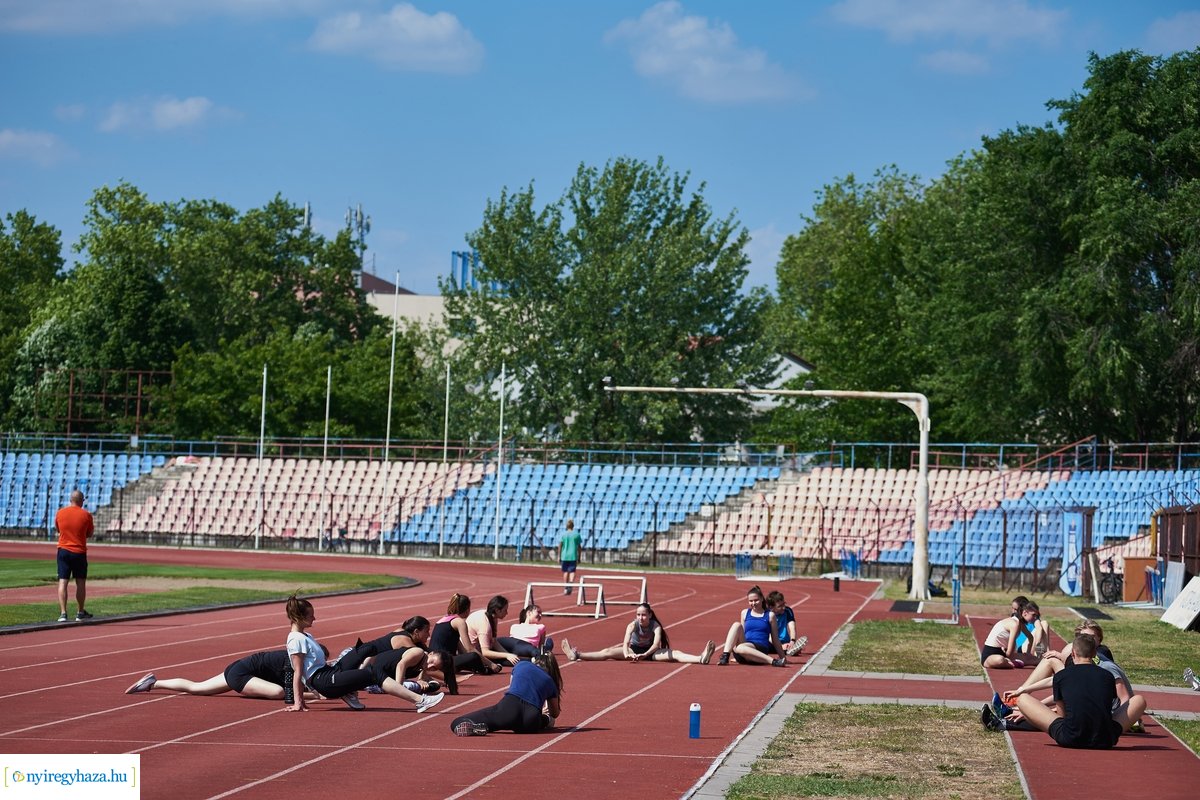 Atlétikai edzés a stadionban 20200518