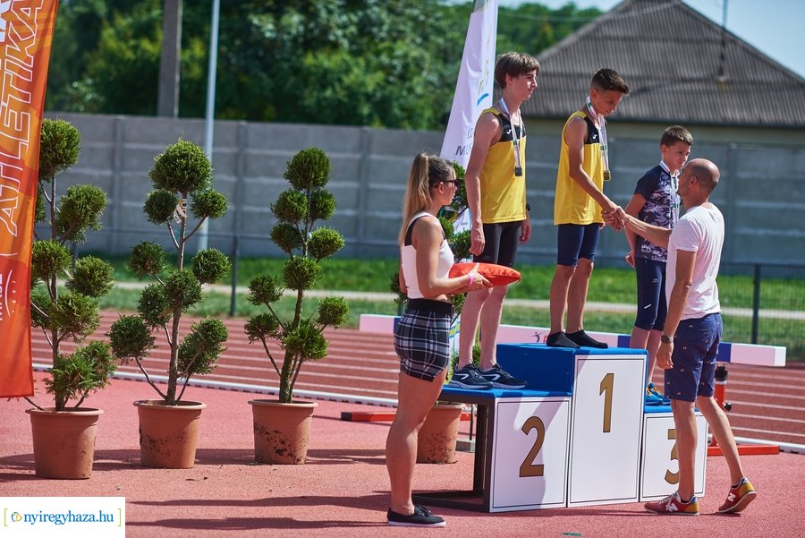 Atlétikai verseny  az új pályán 20210624