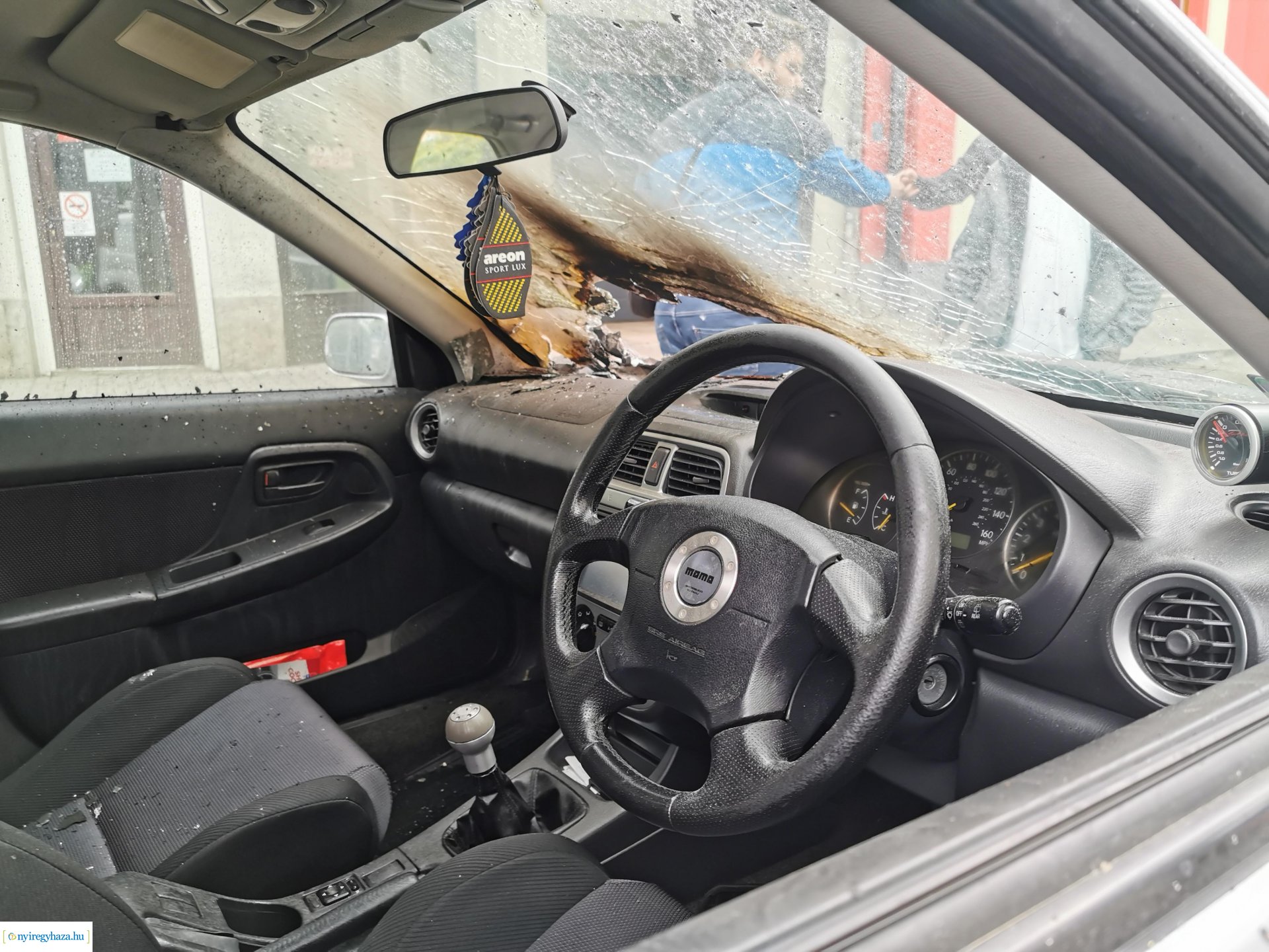 Autó égett a Szent István utcán