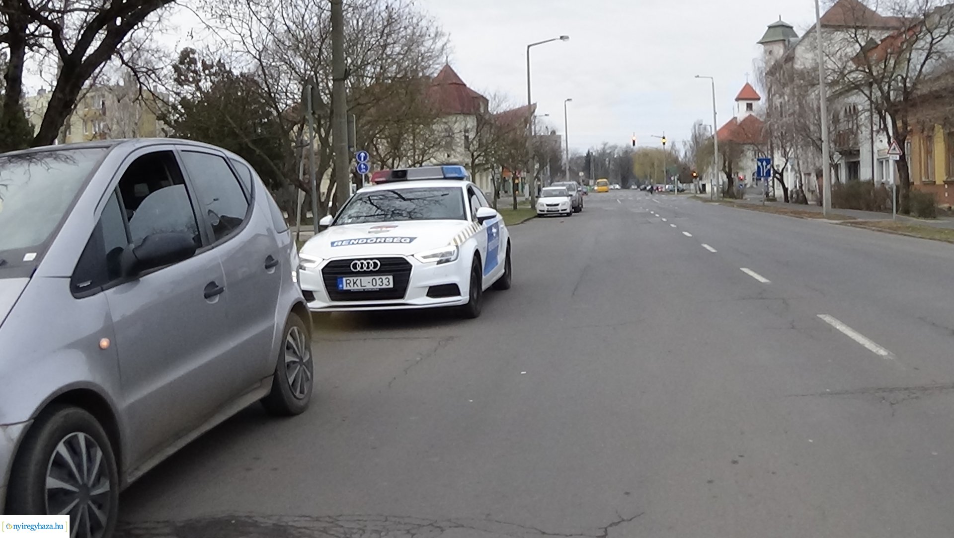 Autóbusszal ütközött egy jármű a Széchenyi utcán