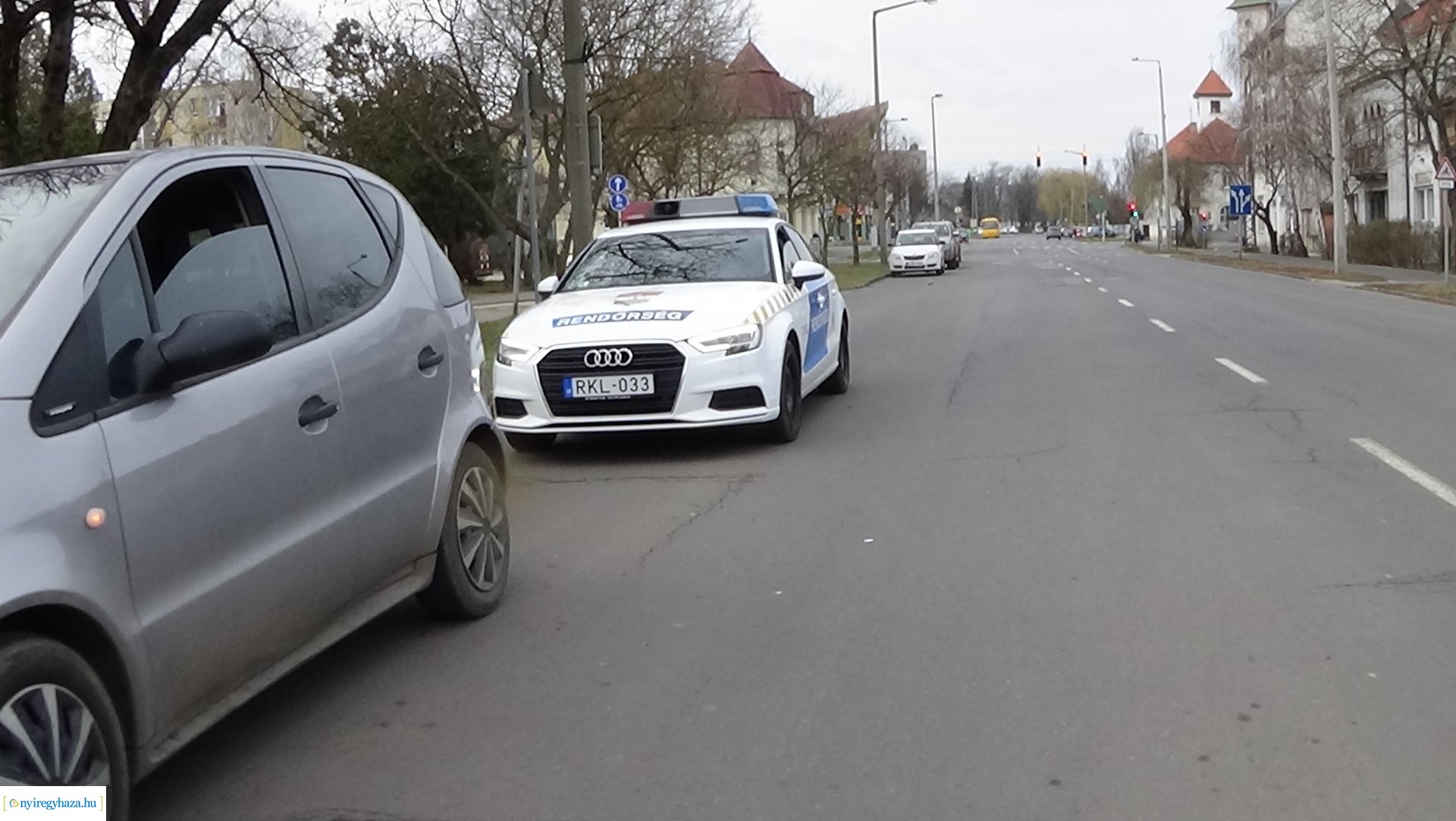 Autóbusszal ütközött egy jármű a Széchenyi utcán