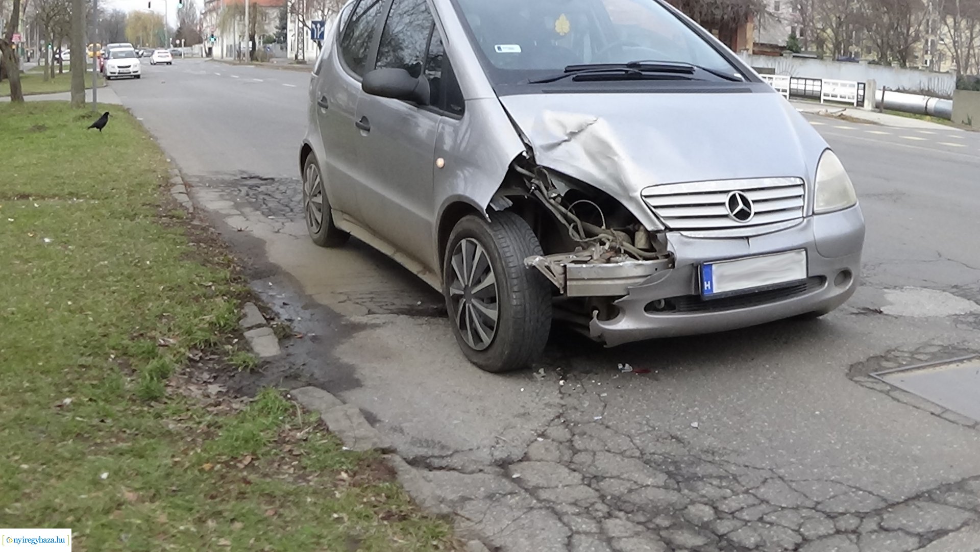 Autóbusszal ütközött egy jármű a Széchenyi utcán