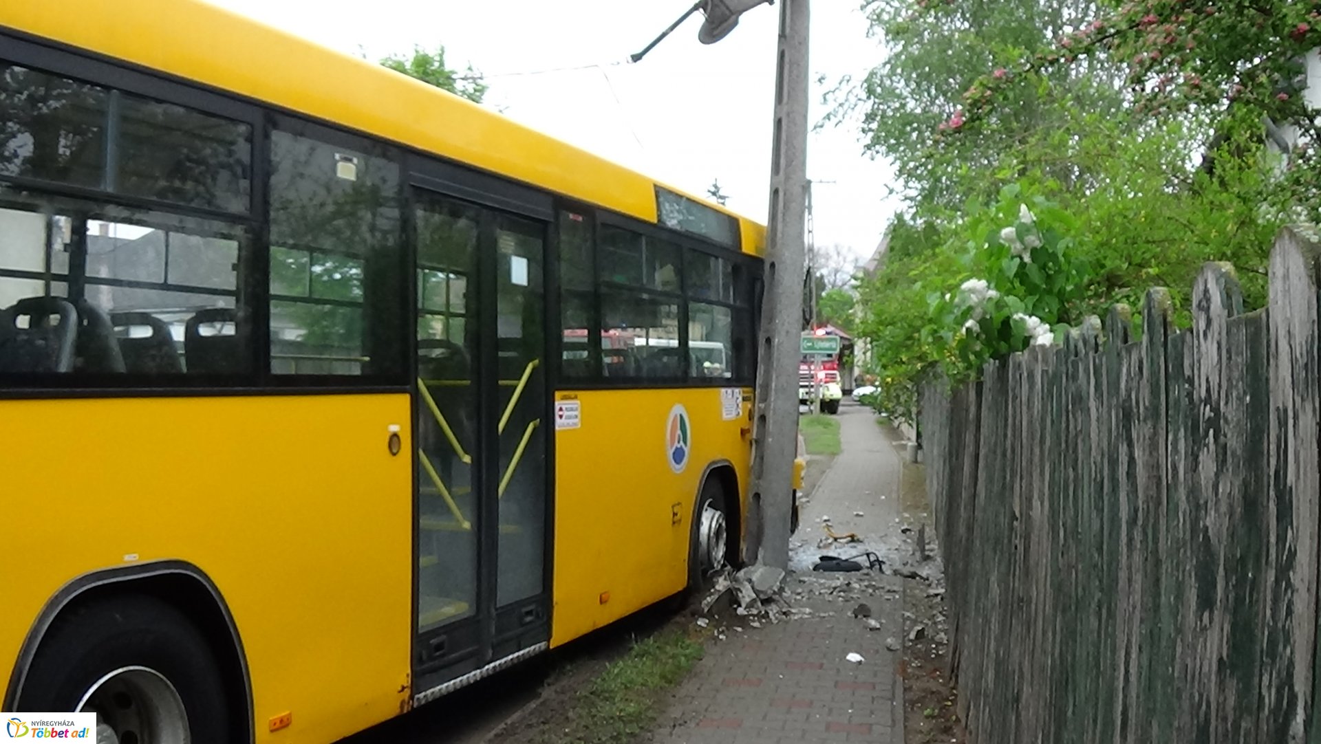 Autóbusz balesetezett Nagykállóban