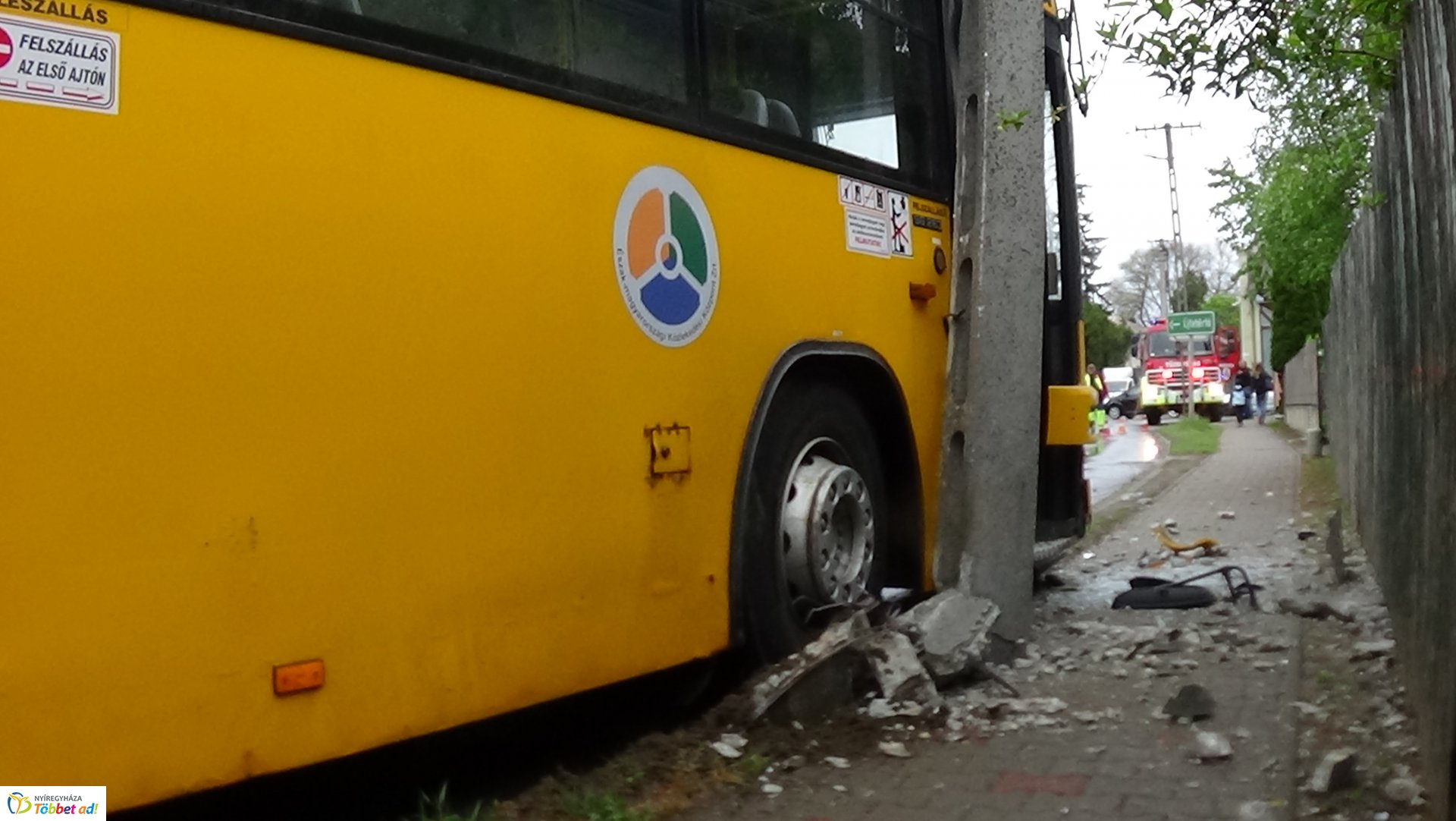 Autóbusz balesetezett Nagykállóban