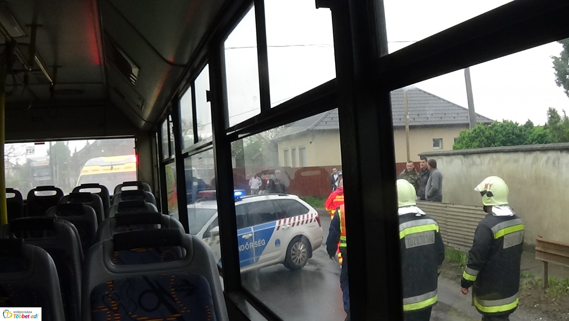 Autóbusz balesetezett Nagykállóban