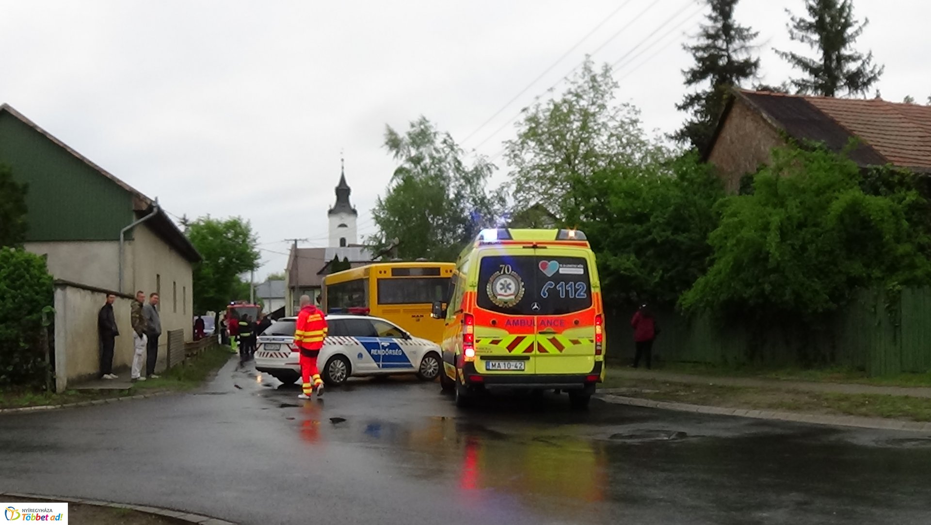 Autóbusz balesetezett Nagykállóban