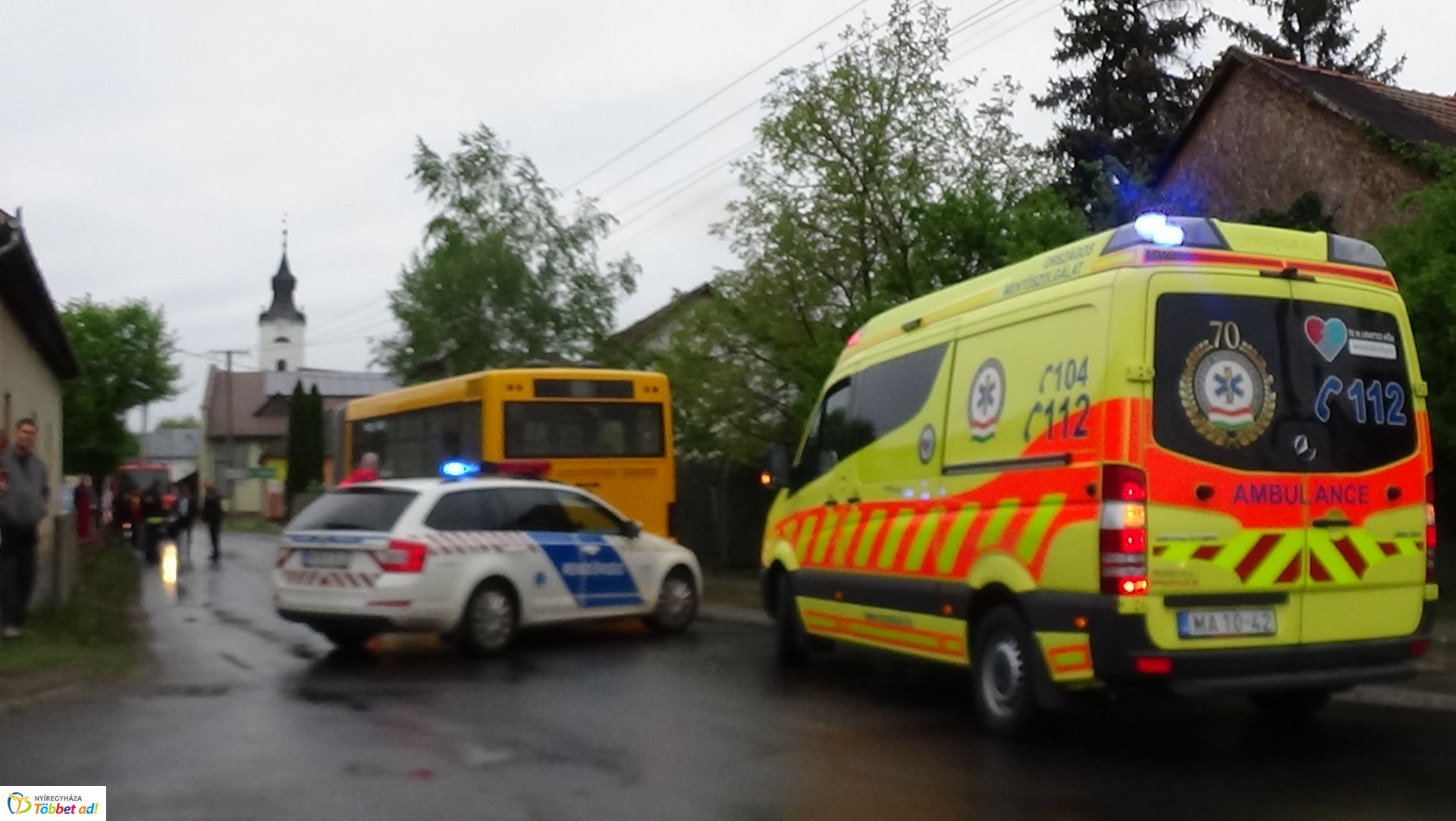 Autóbusz balesetezett Nagykállóban