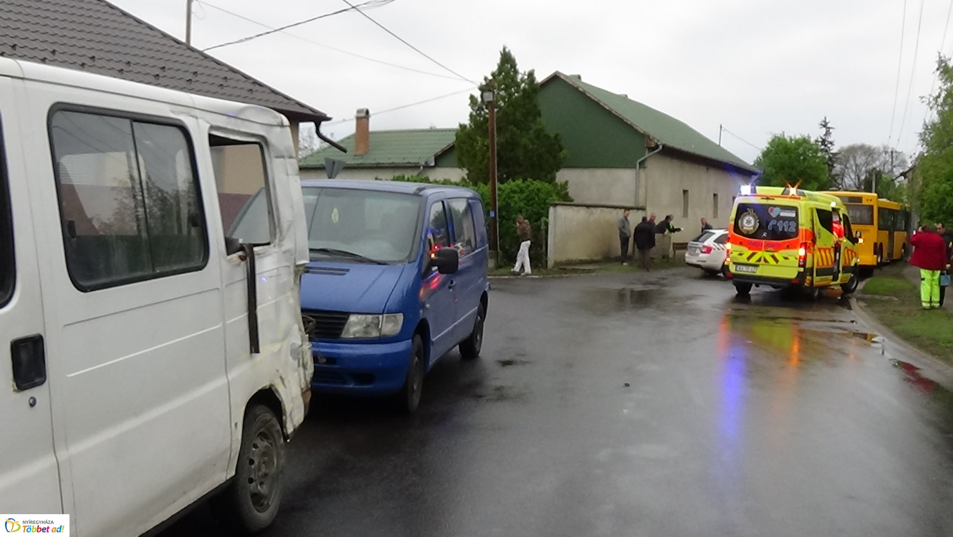 Autóbusz balesetezett Nagykállóban