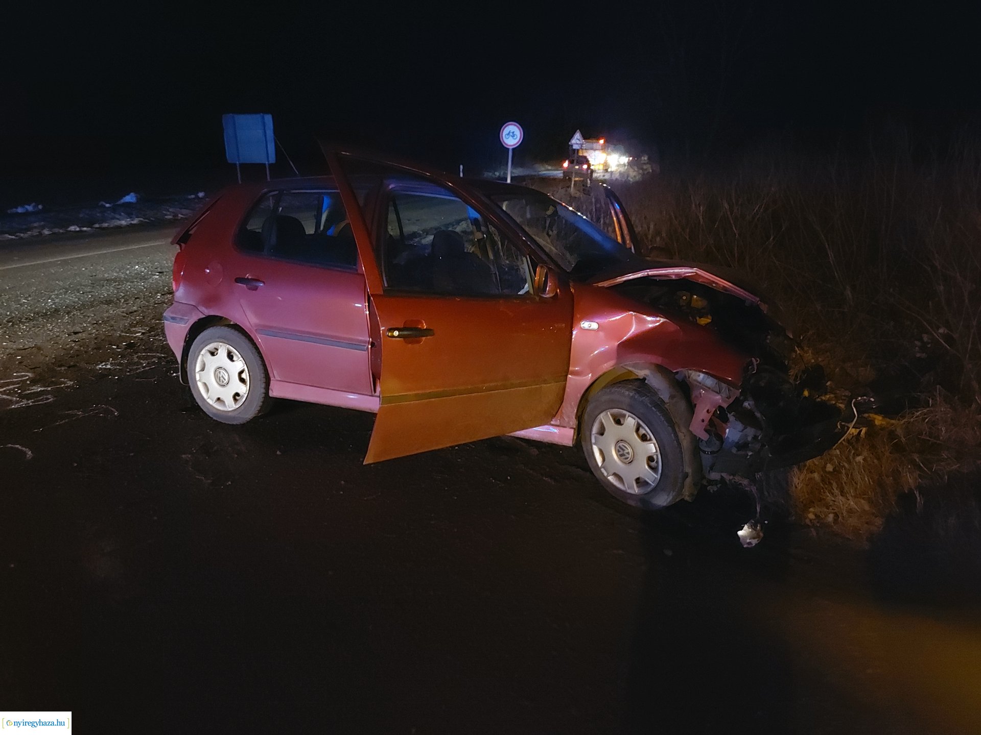 Autóbusz és személygépjármű ütközött péntek este