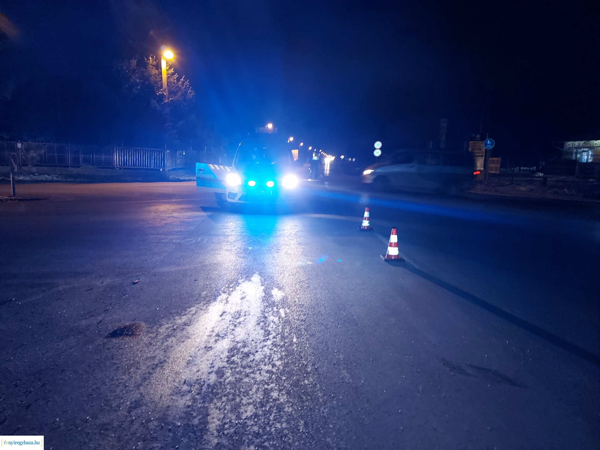 Autóbusz és személygépjármű ütközött péntek este