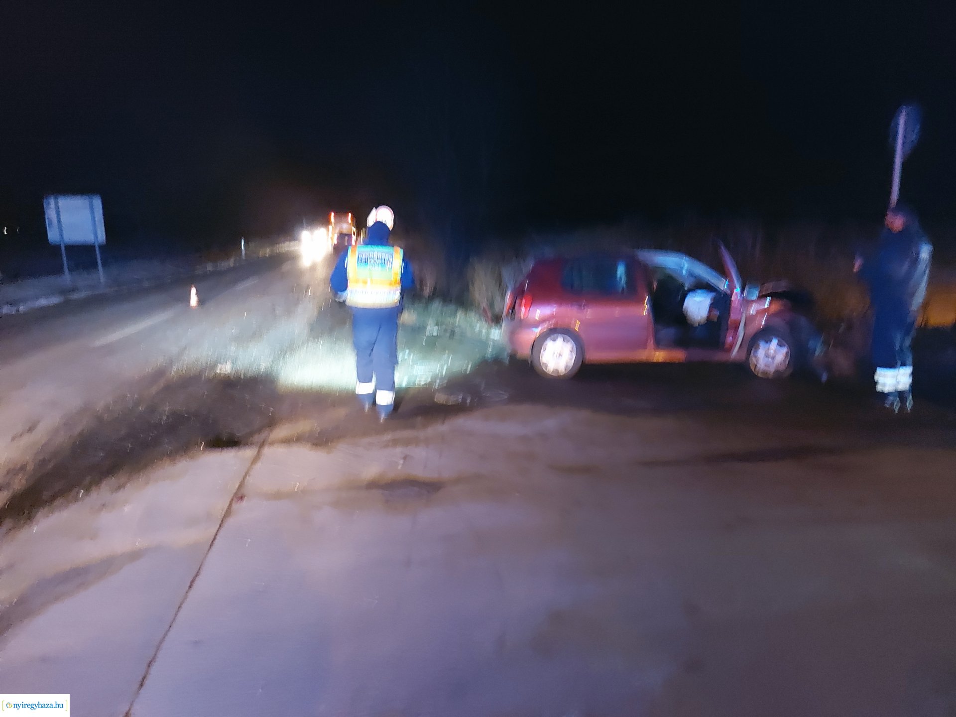 Autóbusz és személygépjármű ütközött péntek este